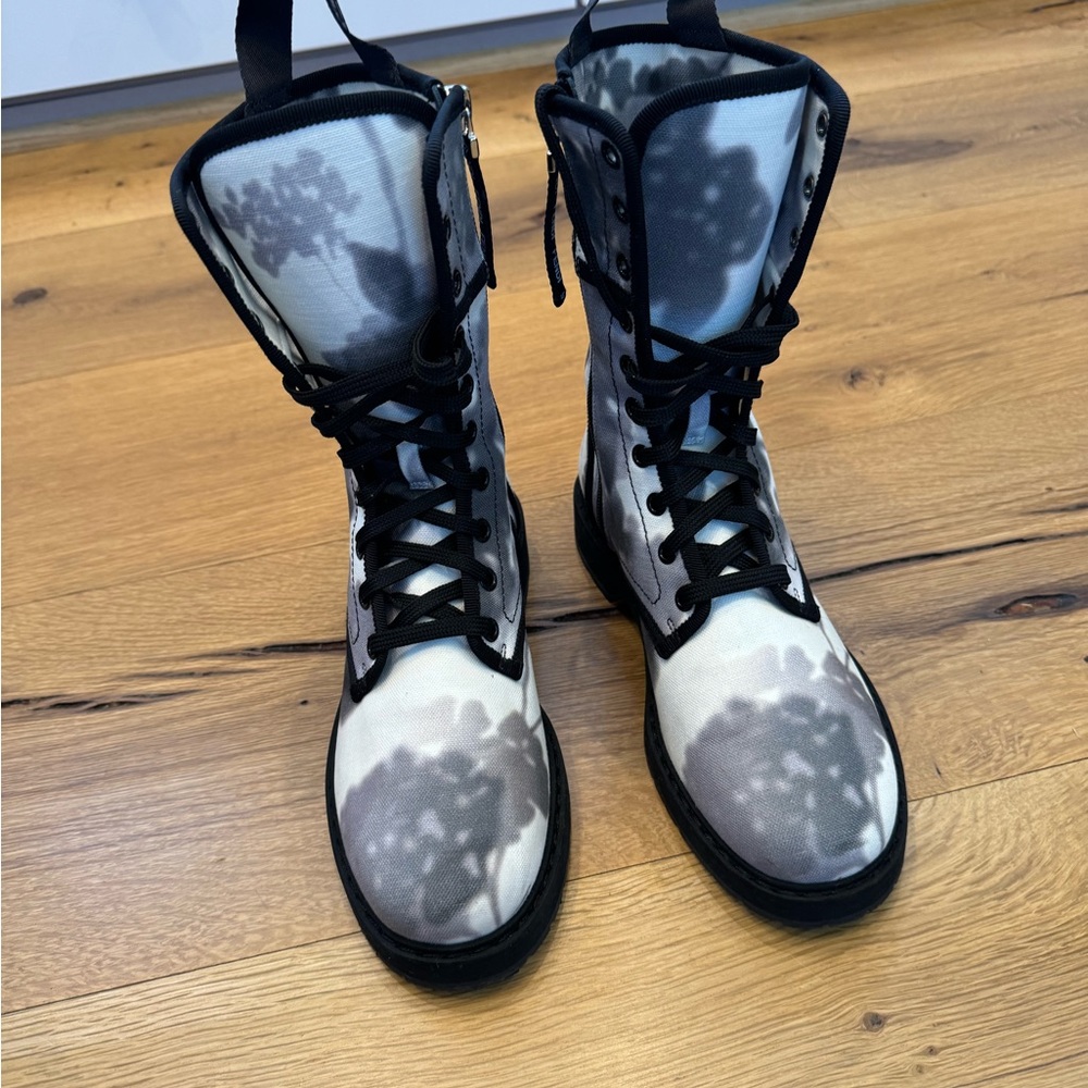 Fendi white canvas zip combat boots (Bianco Nero) .